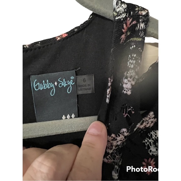 A Gabby Skye Dress in size 6 - Picture 4 of 6